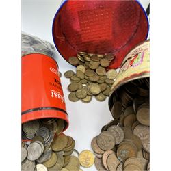 Mostly Great British pre-decimal coinage, including halfpennies, pennies, brass threepences, sixpence pieces, one shillings, two shillings and half crowns, small number of pre 1947 silver coins, small number of World coins etc