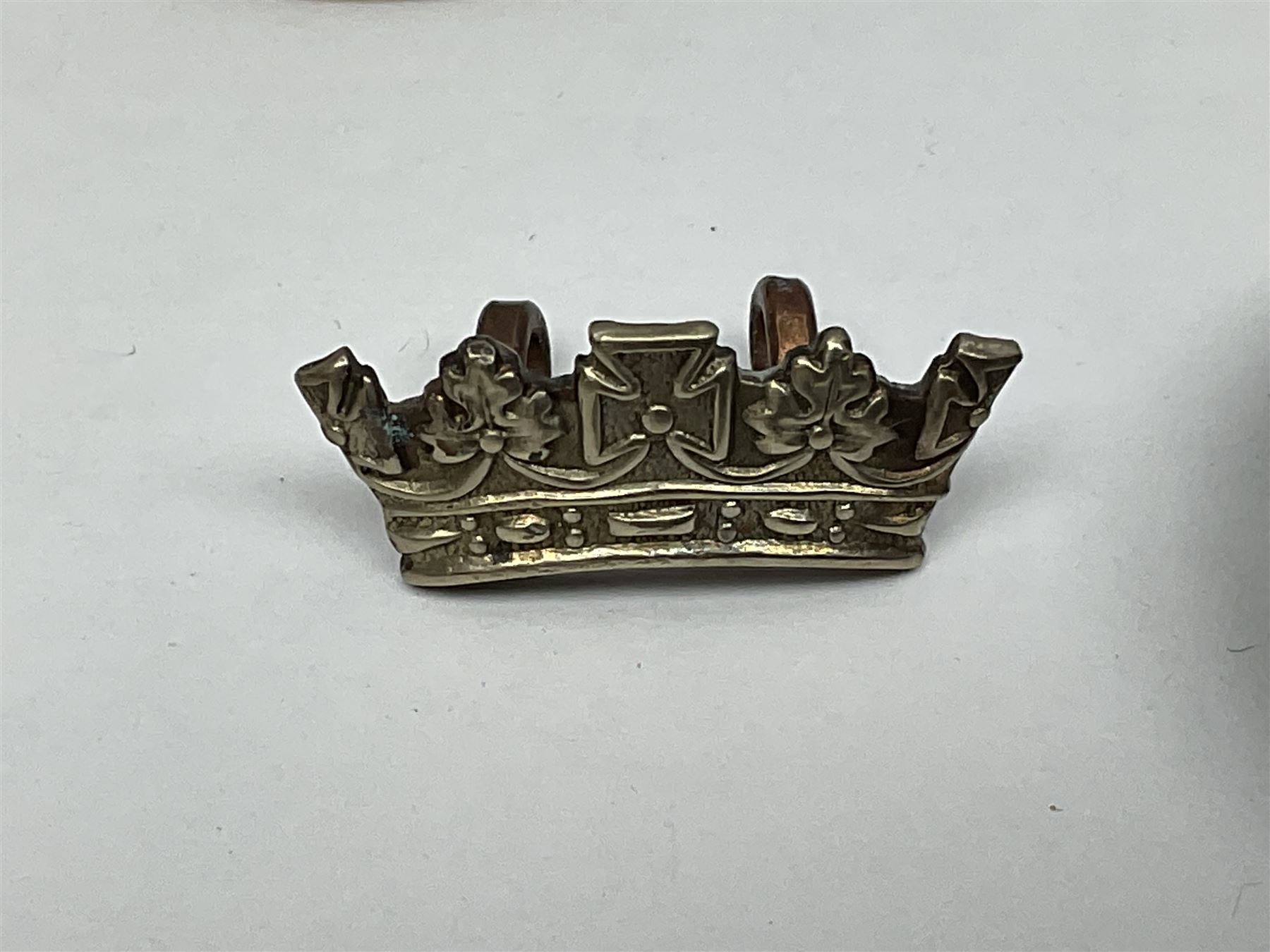 Two Services Rendered badges Nos.B23060 and B201341; two MSO BAOR (Mixed Services Organisation British Army of the Rhine) badges; small quantity of shoulder titles, lapel/sweetheart brooches, buttons and non-military related items