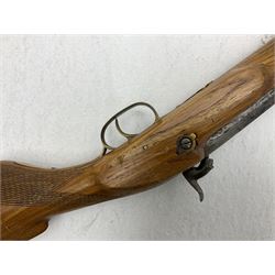 20th century Indian percussion musket, the 81cm octagonal barrel with under rib and ramrod, brass fittings including front and rear swivels, oak half stock with cheek piece and chequered pistol grip stamped 1589 L124.5cm overall