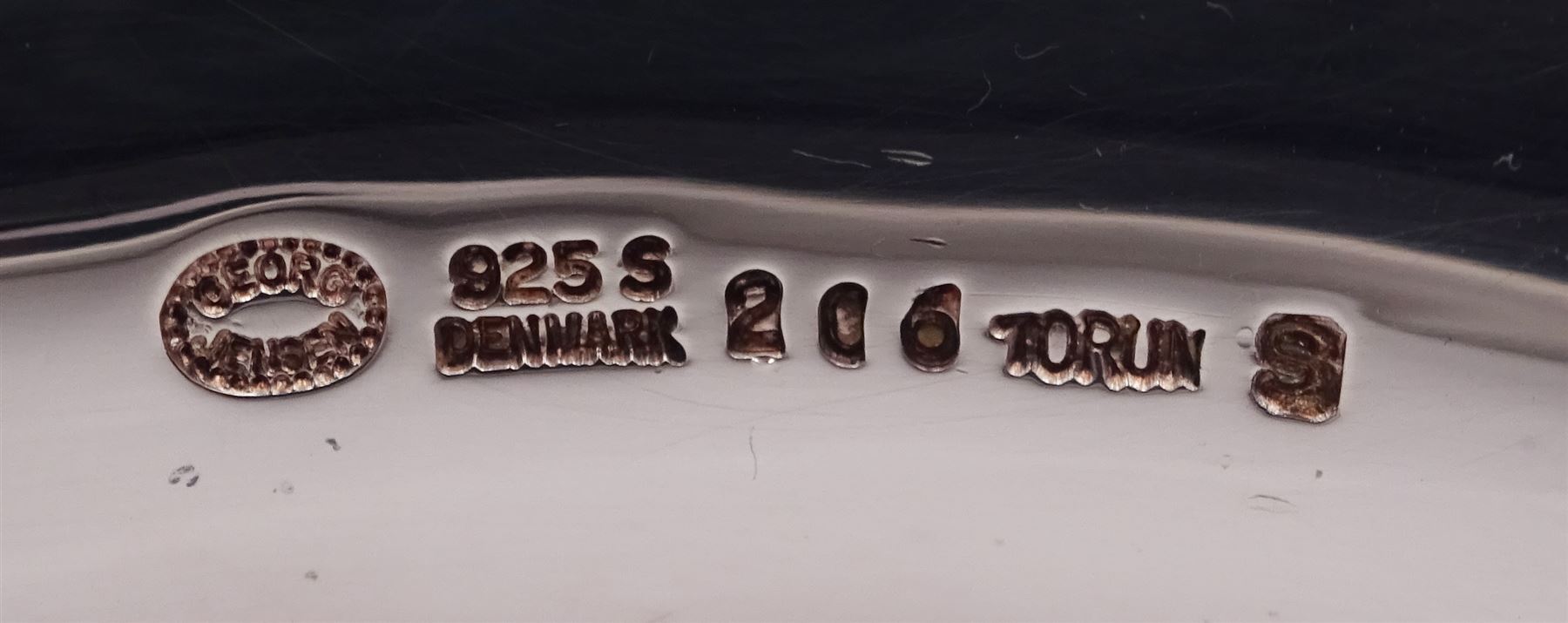 Georg Jensen Mobius silver bangle, designed by Vivianna Torun, No. 206, boxed 