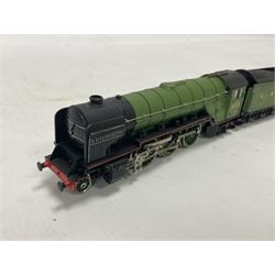 Various makers ‘00’ gauge - Hornby Class D41/1 4-4-0 ‘Yorkshire’ locomotive no.62700 in BR black and Green Schools Class 4-4-0 ‘Wellington’ locomotive no.30902 in BR green; G&R Wrenn Class R1 Tank 0-6-0T locomotive no.1127 in green; Trix Trains Class A2 4-6-2 ‘A.H.Peppercorn’ locomotive no.525 in LNER green (4) 