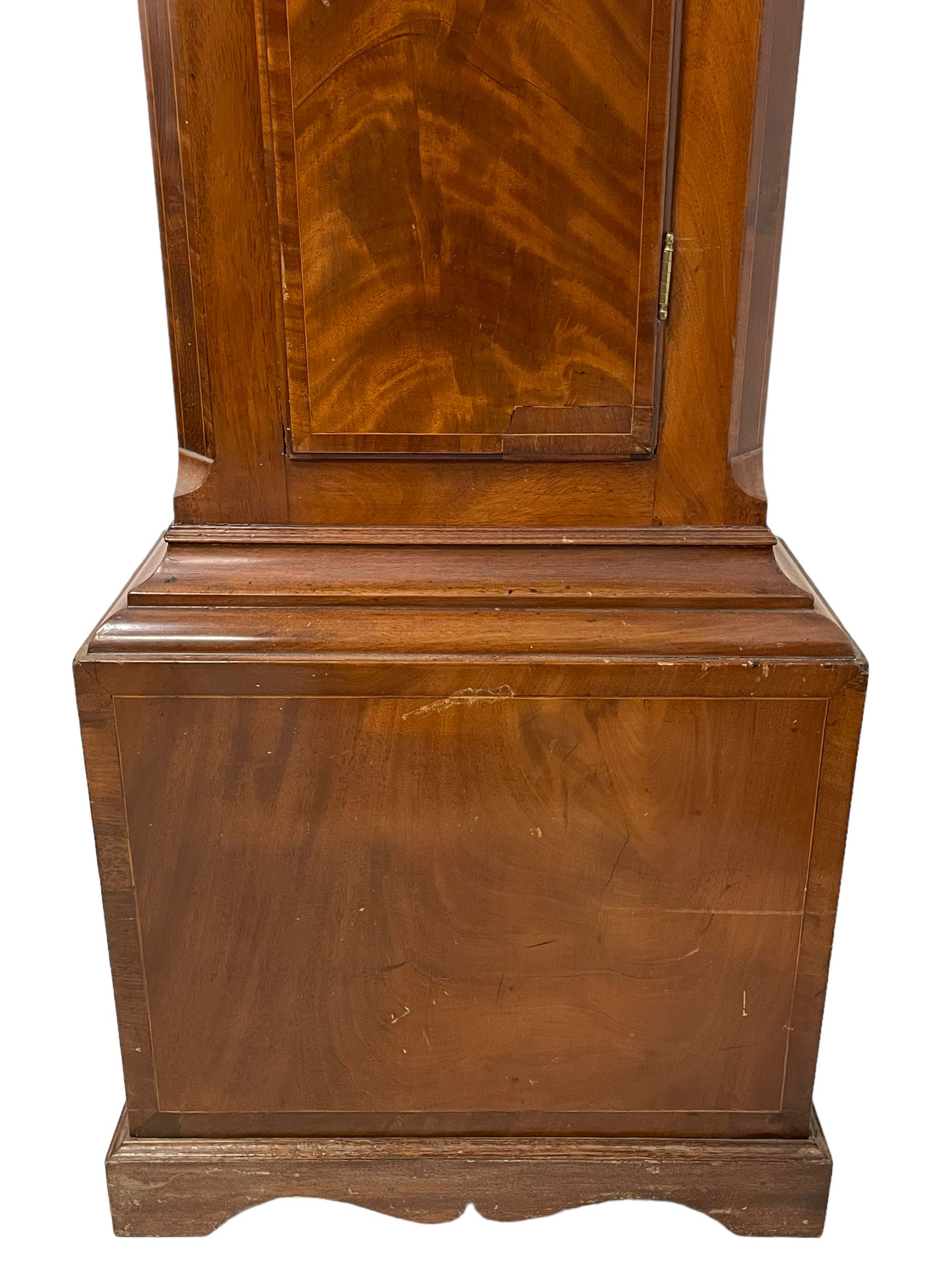 Robert Dalgliesh of Falkirk – Early 19th century 8-day mahogany longcase clock with a break arch pediment and conforming hood door, hood with flanking turned pilasters and brass capitals, trunk with canted corners and spire topped door, on a rectangular plinth with applied shaped skirting, silvered sheet break arch dial with engraving to the spandrels and arch, Roman numerals, five minute Arabic’s and matching steel hands, calendar aperture and seconds dial, with a recoil anchor escapement, rack striking movement, striking the hours on a Bell. With weights and pendulum.
