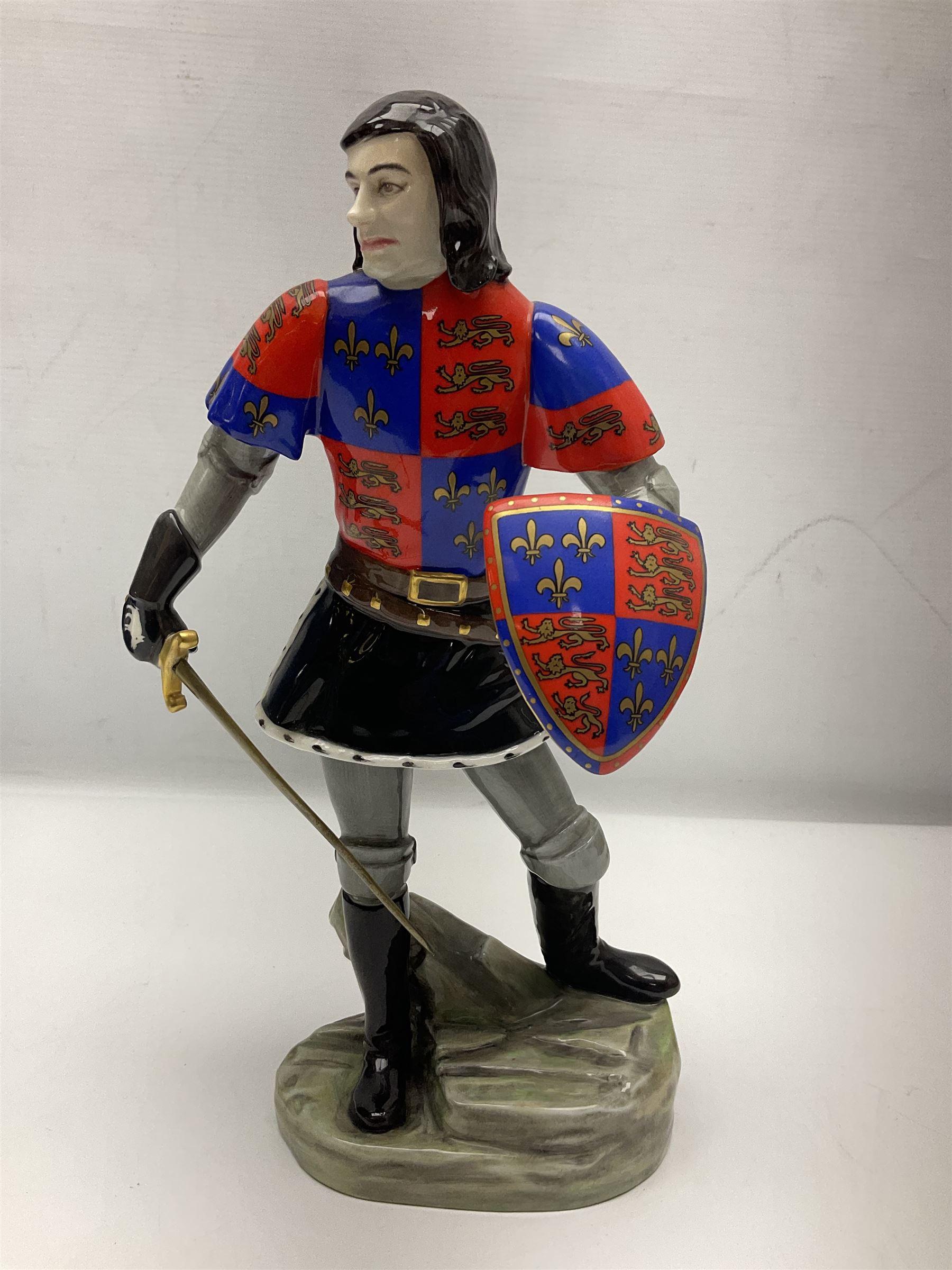 Royal Doulton Figure, Lord Olivier as Richard III, HN2881, limited edition 417/750, with certificate of authentication and original box, H28cm 