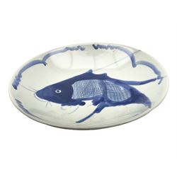 Chinese Kangxi style blue and white dish, painted with wide strokes of underglaze blue with a carp under a simple line border, D20.5cm 