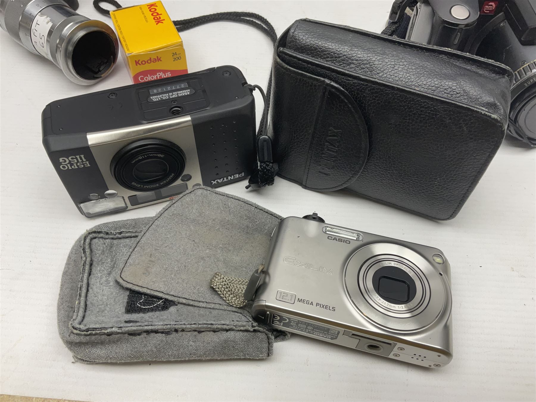 Collection of cameras, including Nikon F401 AF camera body, serial no 2111407, with Sigma Zoom Master 1:3.5-4.5 f=35-70mm lens, Fujifilm camera body etc 
