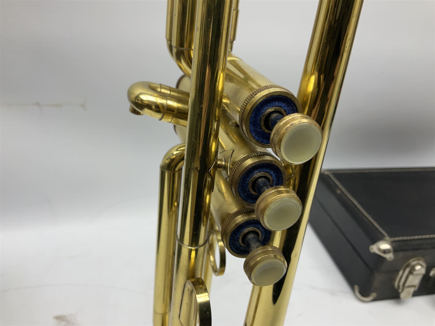 Lafleur trumpet serial no.054827; and Intermusic five-piece clarinet; both cased (2)
