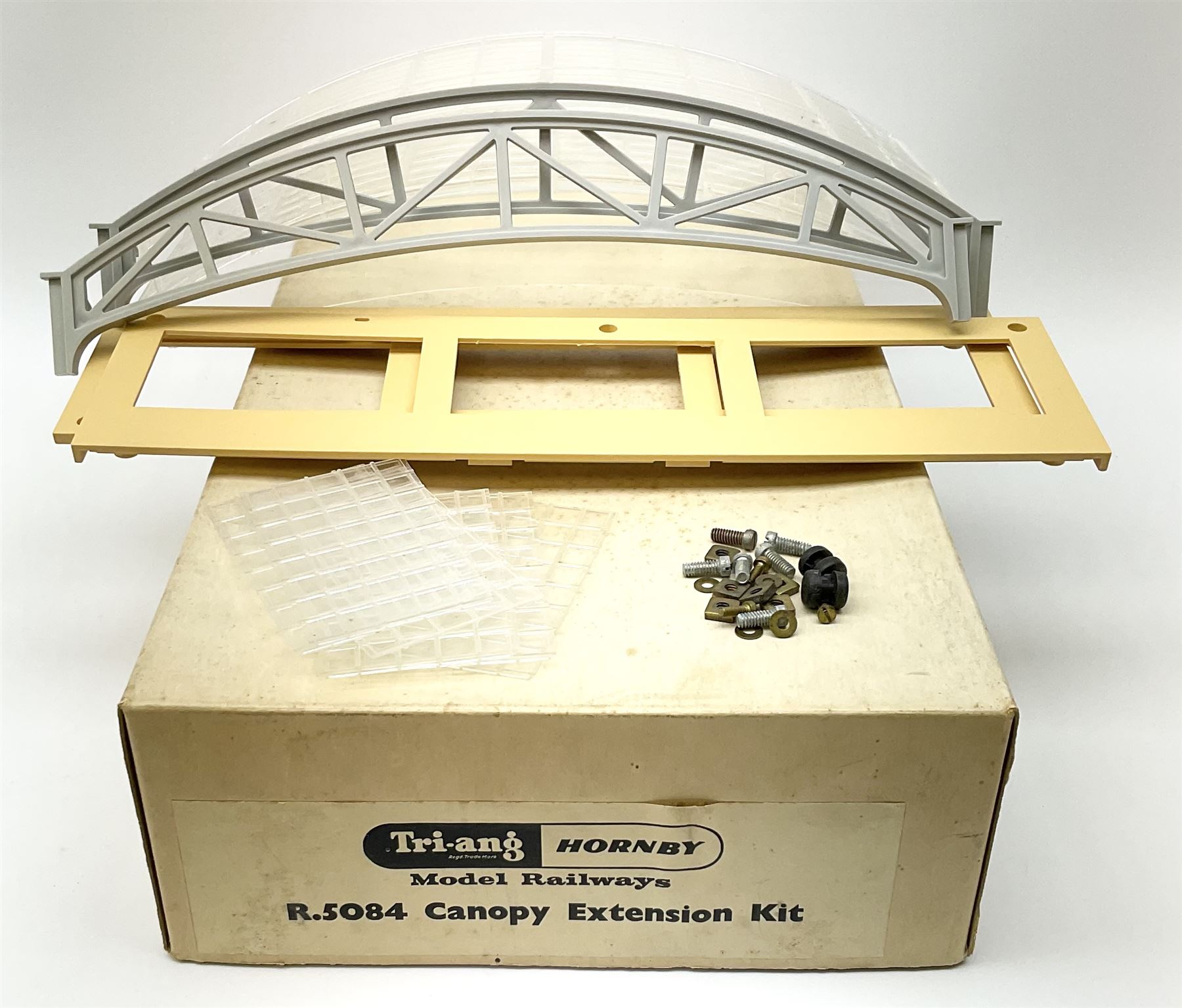 Tri-ang Hornby - set No.5084 Canopy Extension Kit, in plain box with label to each end