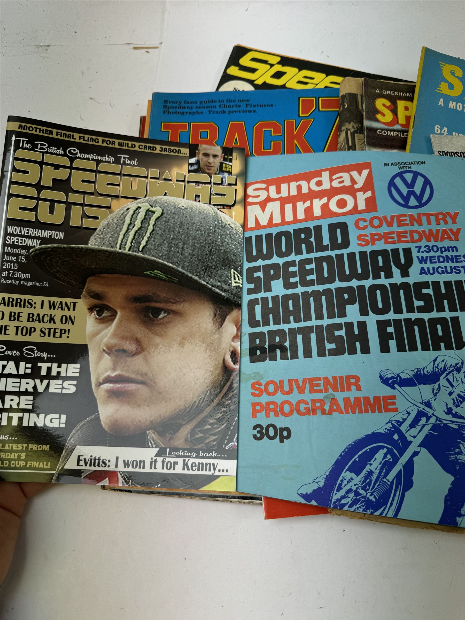 Collection of sporting memorabilia, mostly relating to Speedway, including enamel badges, patches, programs, bags, etc 