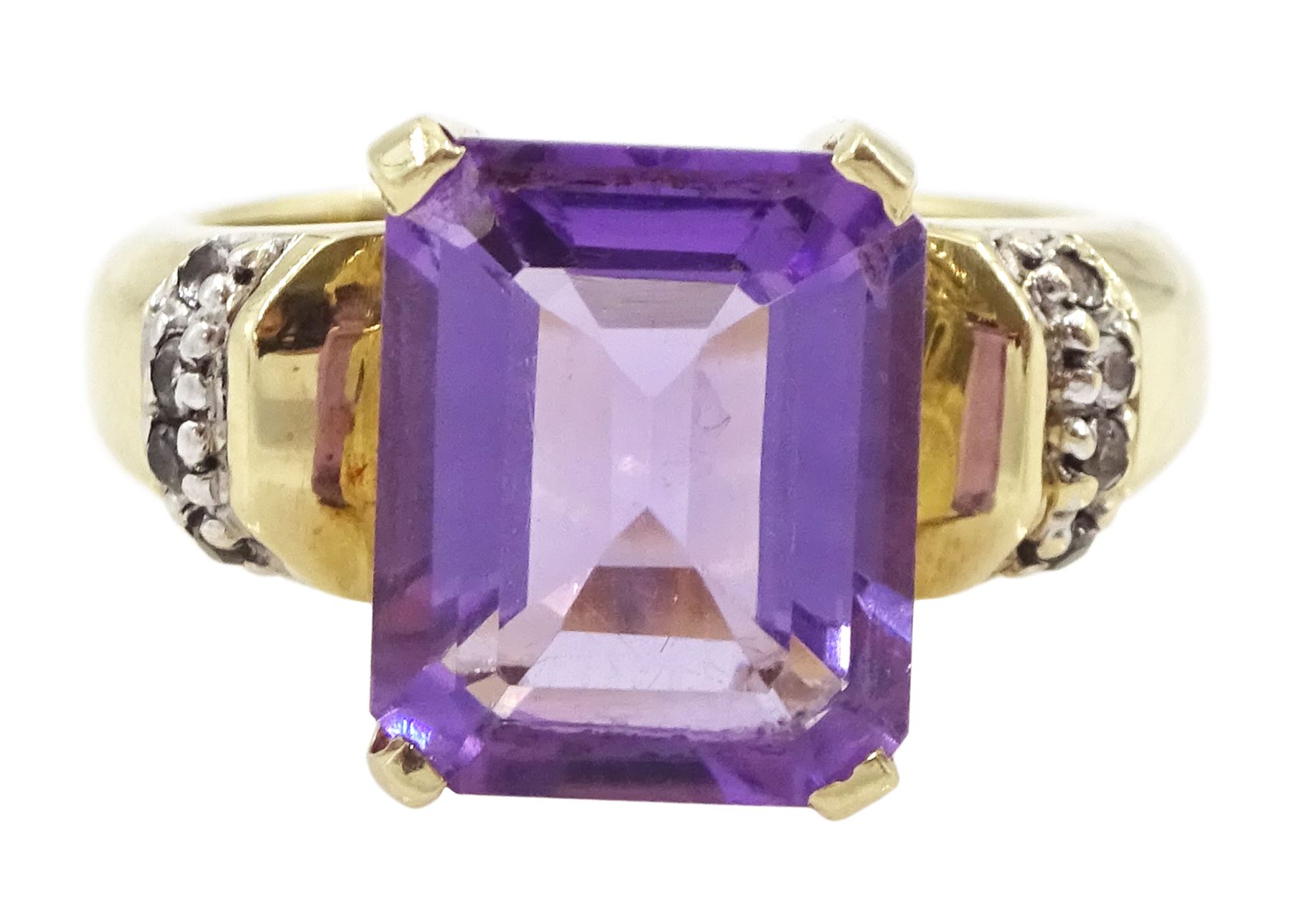 9ct gold single stone emerald cut amethyst ring, with white topaz set shoulders hallmarked