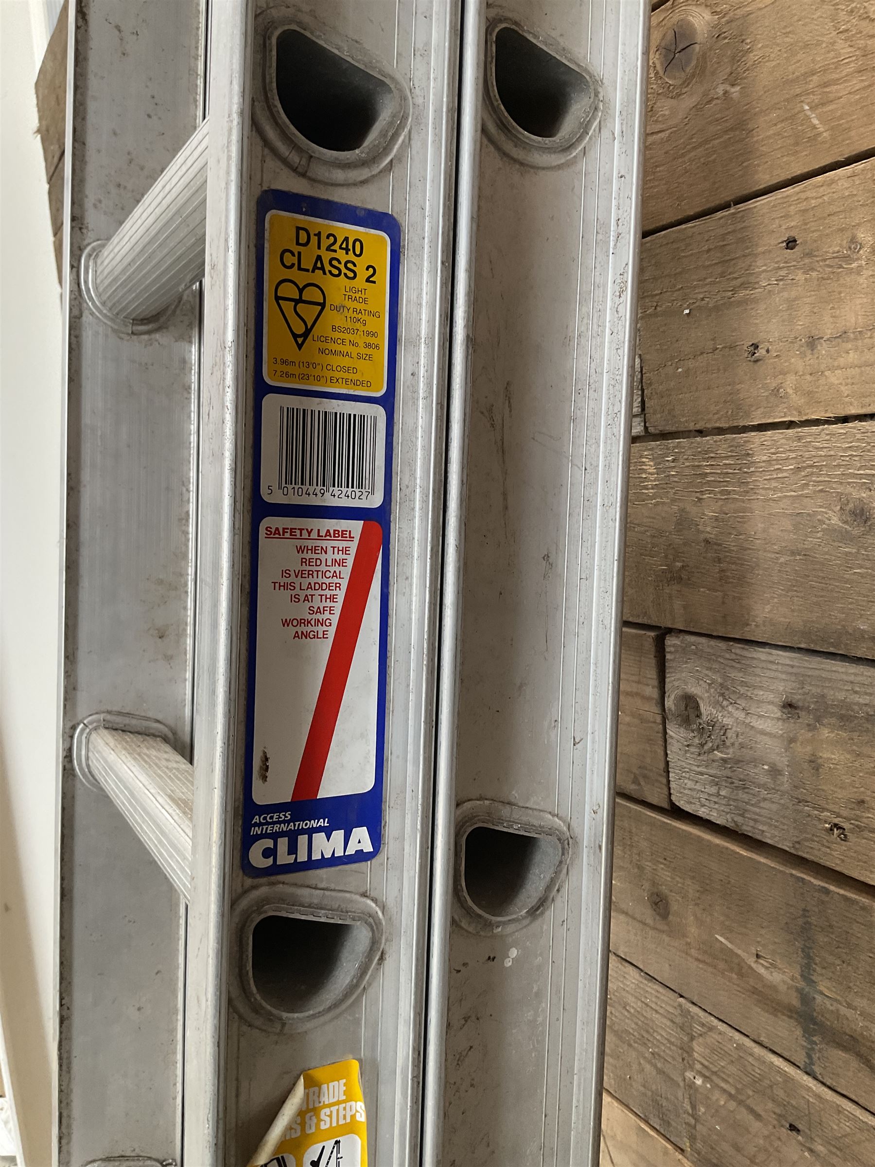 Clima pair of aluminium extending ladders - 3.96m closed, 7.26m extended