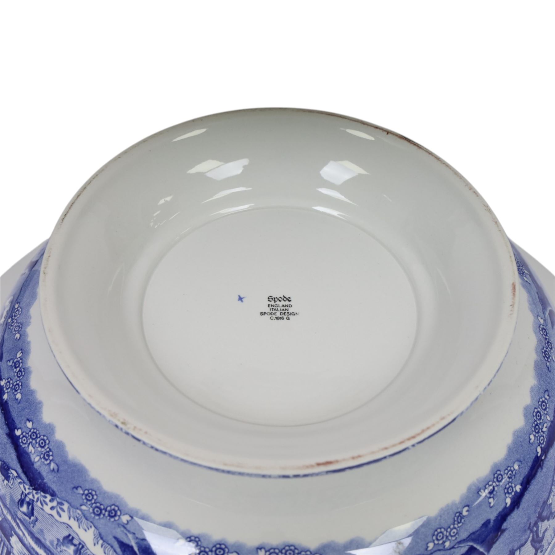 Spode Italian pattern dinner service for eight place settings, including dinner plates, side plates, soup bowls, bowls, two covered tureens, two graduating serving platters, serving bowl etc 