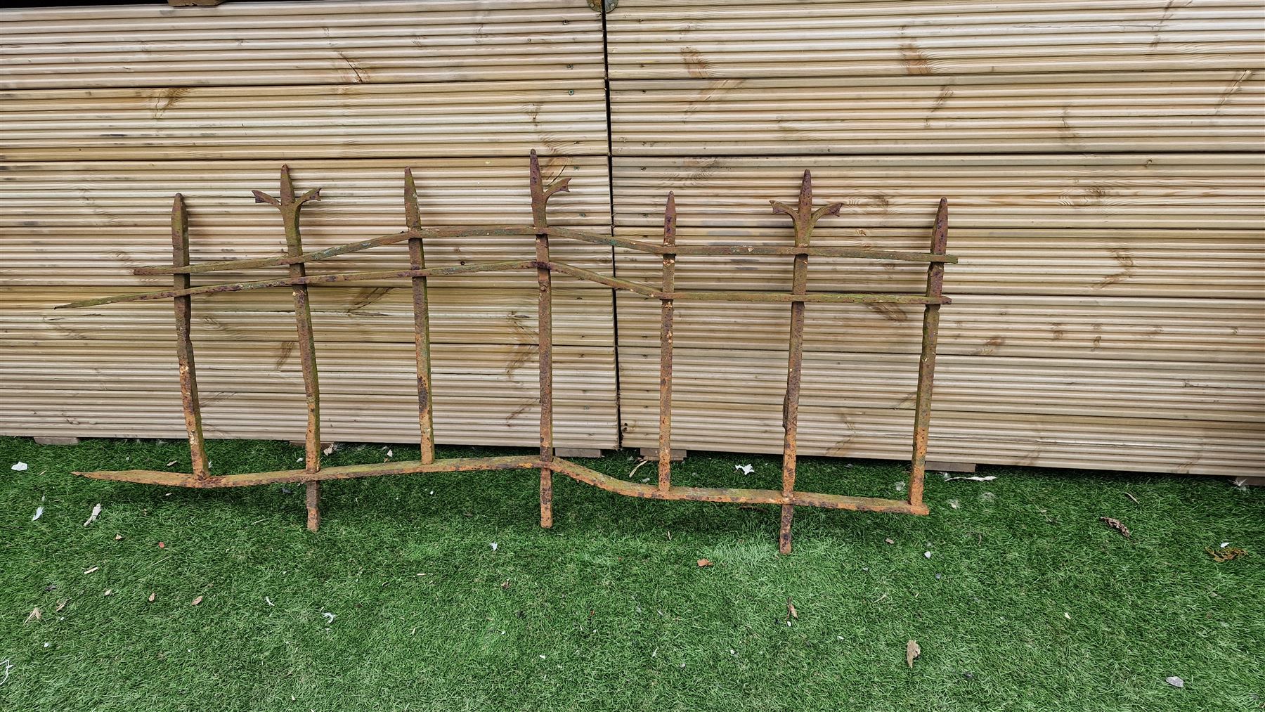 19th century wrought iron garden or building railings - THIS LOT IS TO BE COLLECTED BY APPOINTMENT FROM DUGGLEBY STORAGE, GREAT HILL, EASTFIELD, SCARBOROUGH, YO11 3TX