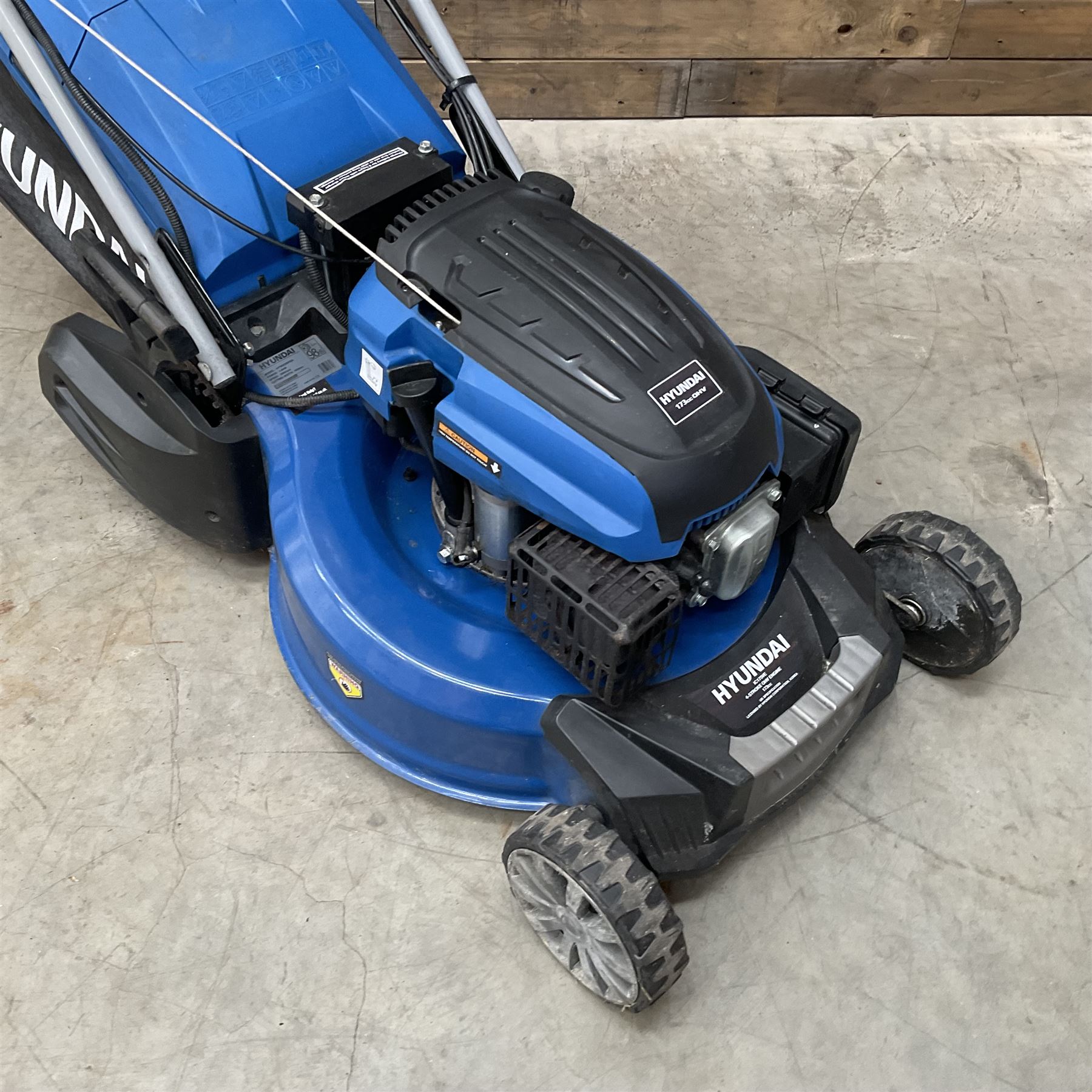 Hyundai HYM530SPER electric start petrol lawnmower