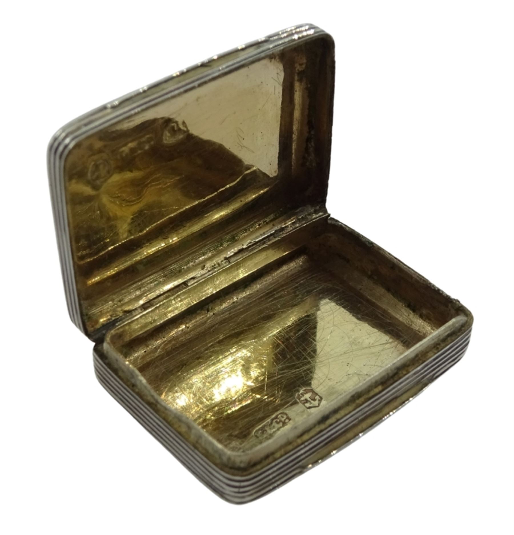 George IV silver small lidded box, engine turned decoration, the cartouche with engraved 'EEH To CAG' by Ledsam & Vale, Birmingham 1827