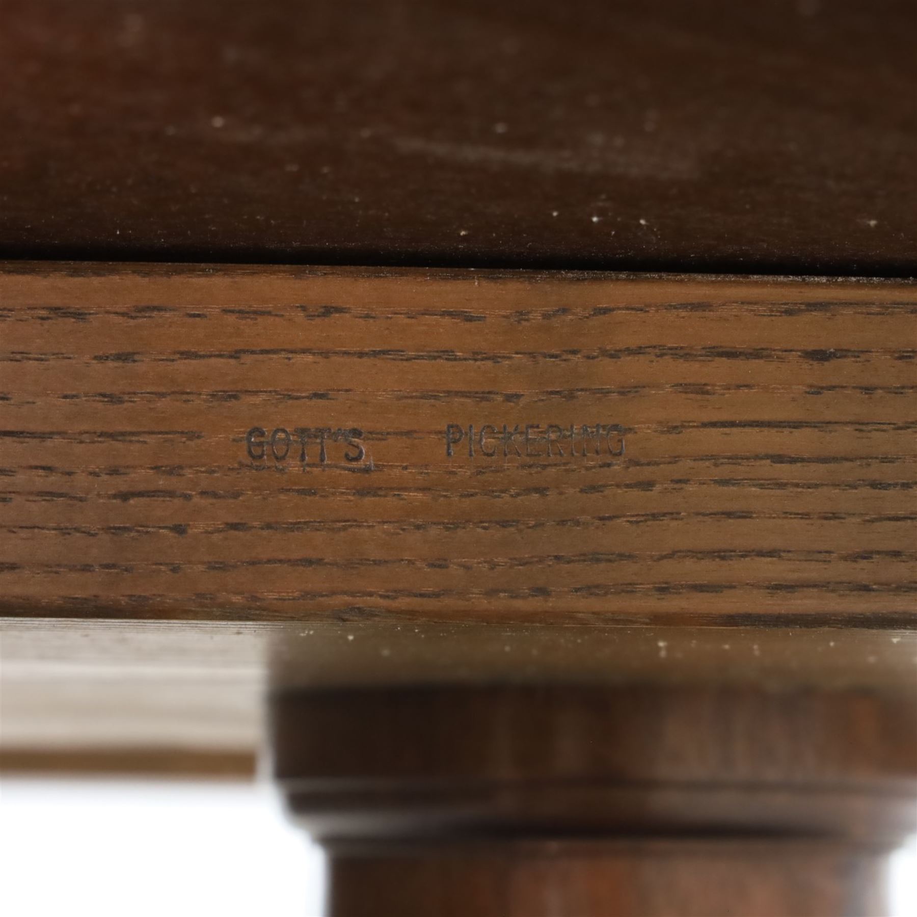 Gott's Pickering - Quality Georgian design rosewood twin pillar extending dining table, with additional leaf, oval form raised on turned columns with tripod legs on cast brass sockets and castors, complete with brass coupling forks, length 164cm without leaf