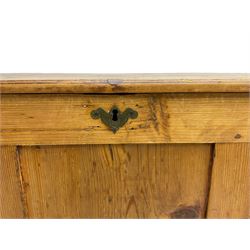 George III pine mule chest, rectangular hinged lid over panelled front and sides, fitted with single drawer to base, raisedon bracket feet