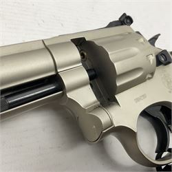 Smith and Wesson Model 686-8 .177 air pistol with satin finish, serial no.S0042397 with circular 10-shot magazine L37.5cm  NB: AGE RESTRICTIONS APPLY TO THE PURCHASE OF AIR WEAPONS.