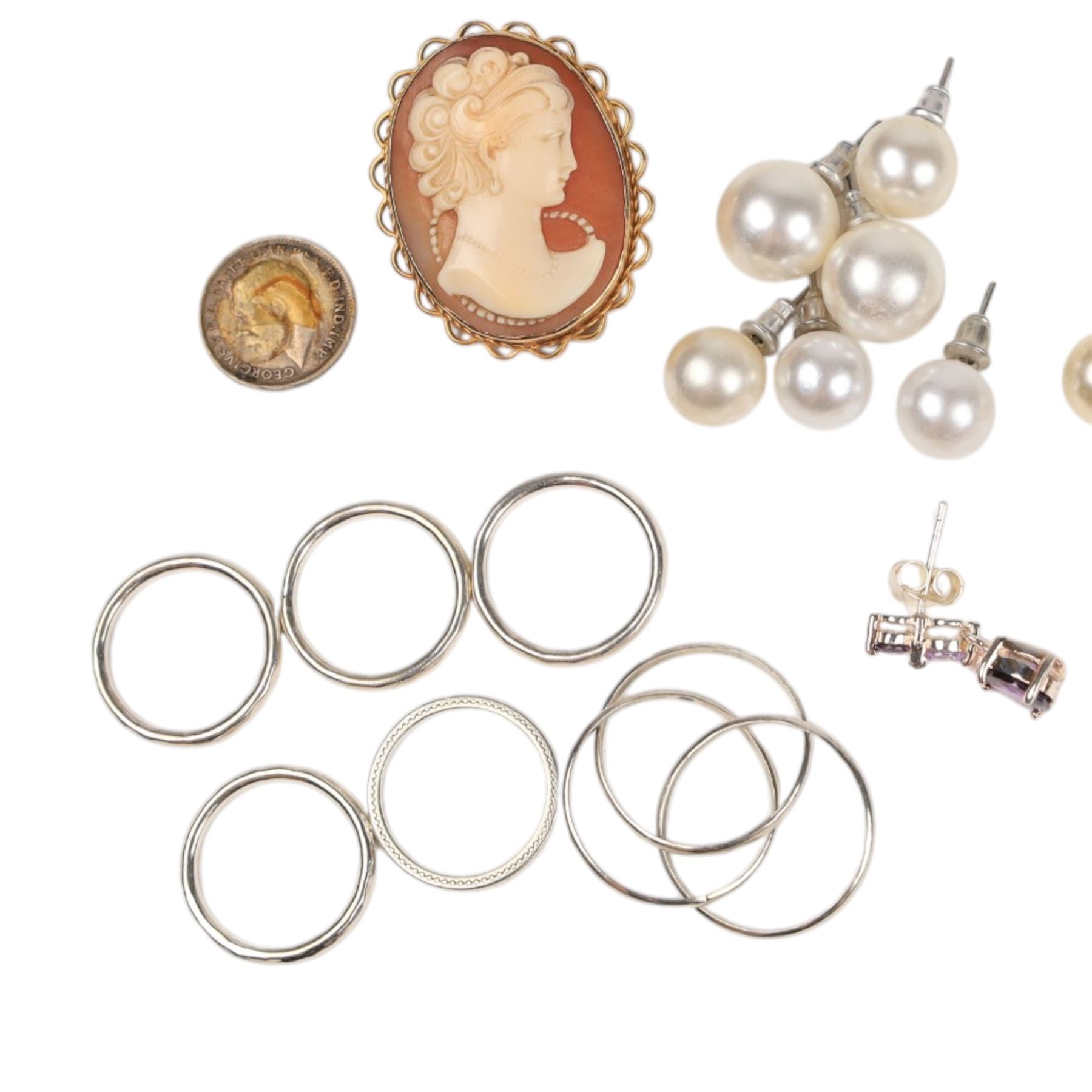 9ct gold cameo brooch, hallmarked, silver jewellery including rings and brooch, cultured pearl necklace and costume jewellery