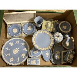 Quantity of Wedgwood Jasperware to include pedestal dish, plates lidded boxes and pin dishes etc, many boxed