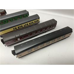 Exley '00' gauge - fourteen various coaches comprising four LMS maroon (3322 3rd, 2202 3rd, 6665 3rd and 388 Sleeping Car 3rd), LNER green/cream Buffet Car 21419, LNER teak 8639 1st, Southern green 6688 3rd, GWR brown/cream 3322 3rd, LNER 206 3rd, LNER 319 1st/3rd, SR green 351 3rd, SR green 188 Parcel Van, GWR 331 3rd and GWR 362 3rd; all unboxed (14)