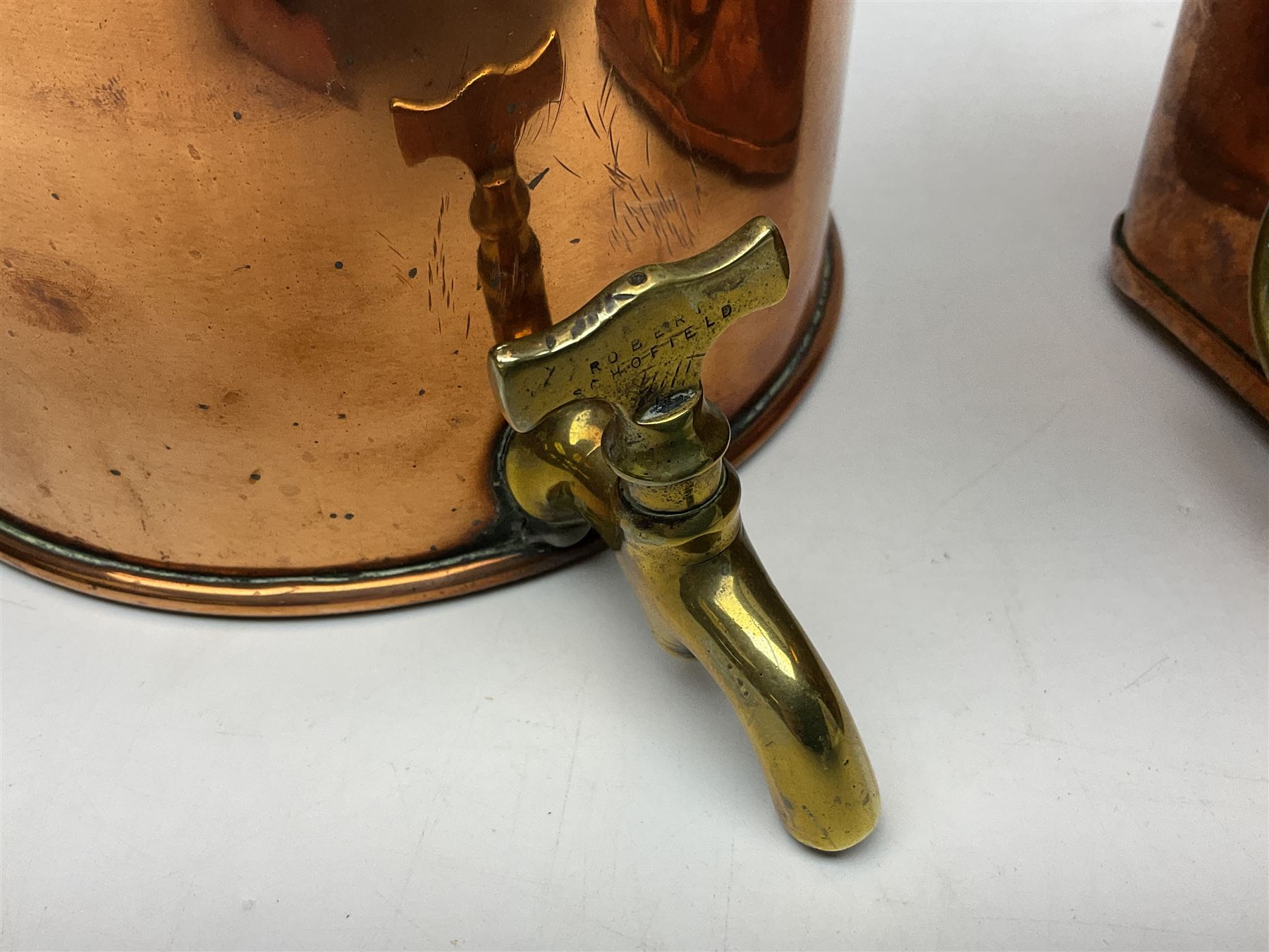 Victorian copper hot water urn, the body of plain cylindrical form with brass tap, the slightly domed lid with brass finial, together with a rectangular copper planter, with twin brass lion mask handles, urn H35cm