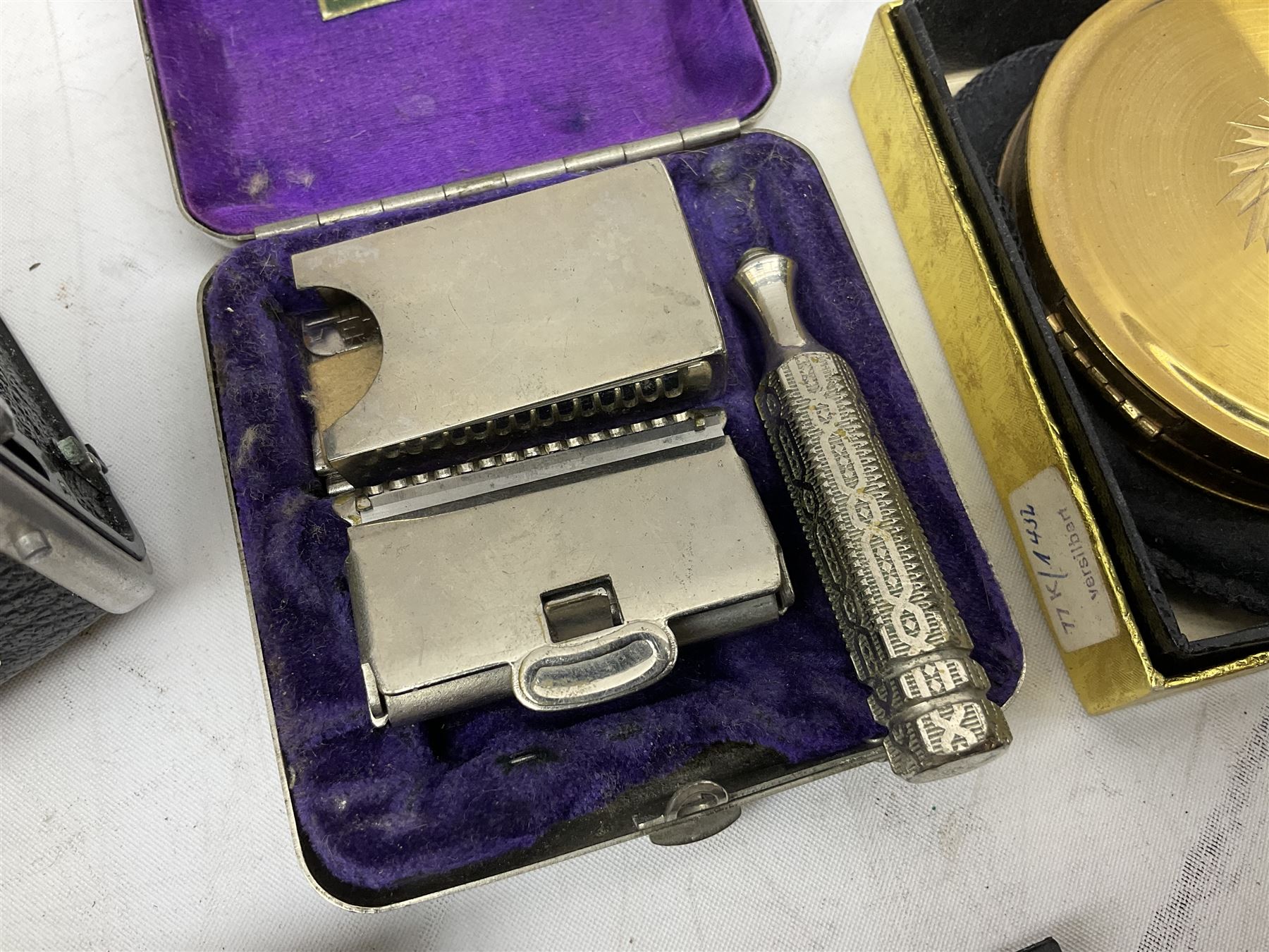 Kodak Duaflex II camera with case, quantity of coins to include Queen Victoria Bun Head pennies, Ever-Ready men's razor in case with blades, compacto mirrors etc