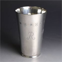 Mid 20th century silver christening beaker, with engraved initial R and star border, hallmarked Sheffield 1958, maker's mark KF over AL, H11cm
