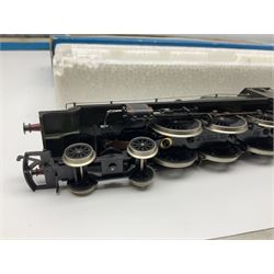 Airfix '00' gauge - Castle Class 4-6-0 locomotive 'Pendennis Castle' No.4069; Class 6P/7P Rebuilt Royal Scot 4-6-0 locomotive 'Royal Scot' No.46100; both boxed; Class 4F 0-6-0 locomotive No.4454 in associated box; another unboxed Class 4F 0-6-0 locomotive; and Class 14XX 0-4-2 tank locomotive No.1466 for spares or repair