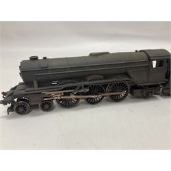 Hornby ‘00’ gauge - Class A3 4-6-2 weathered ‘Flying Scotsman’ locomotive no.60103; Patriot Class 5XP 4-6-2 ‘Caernarvon’ locomotive no.45515; Class 8P 4-6-2 ‘City of Chester’ locomotive no.46239; Saint Class 4-6-0 ‘Clevedon Court’ locomotive no.2937; all unboxed (4)