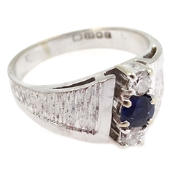  18ct white gold ring set with sapphire and two diamonds, London 1973  