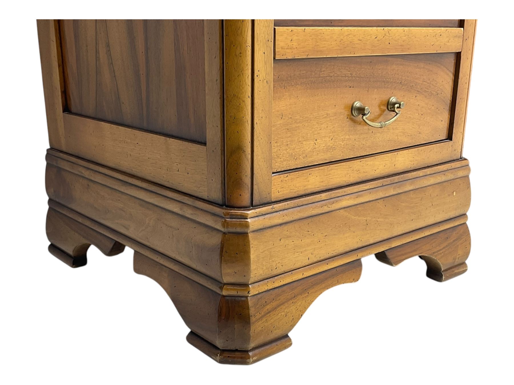 French cherry wood kneehole desk or dressing table, moulded rectangular top over twin pedestal bases each housing three drawers with brass-effect swing handles, resting on bracket feet