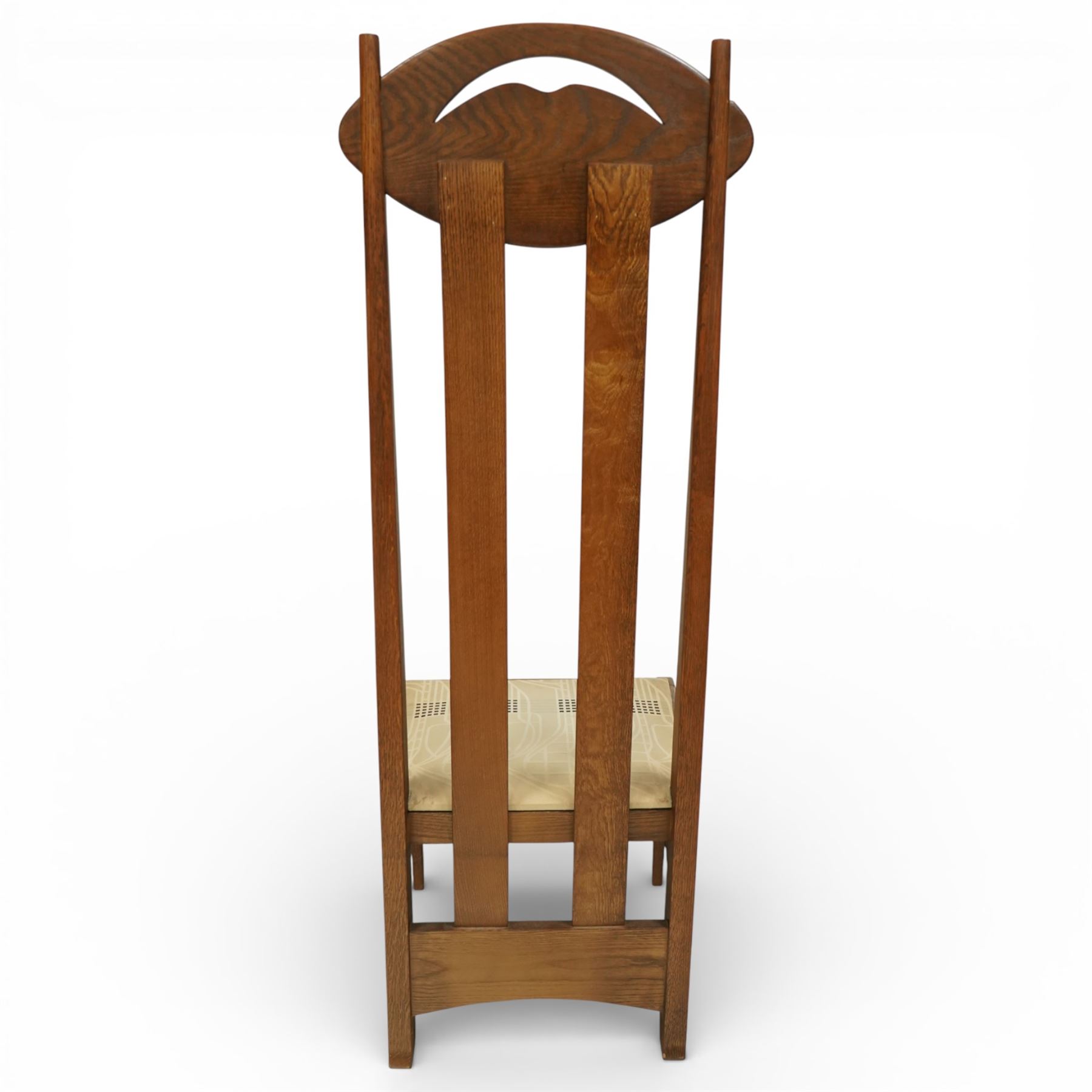 Late 20th century Mackintosh design oak 'Argyle' dining chairs, with elongated backs featuring pierced shaped top rails and twin vertical splats, upholstered seats, raised on square legs with stretchers