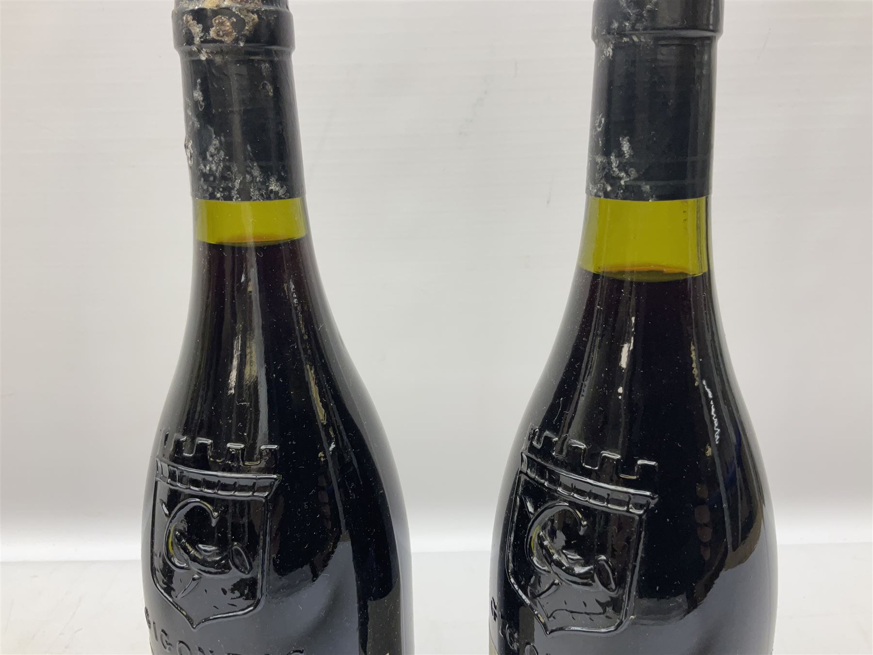 Mixed red wines including two bottles Domaine De Font-Sane, 750ml, 13.5% vol, one bearing 1992 to label, Vina Amezola, 1990, rioja, 75cl, 12.5% vol, Louis Latour, 1993, Santenay, 75cl, 13.5% vol, etc (9)