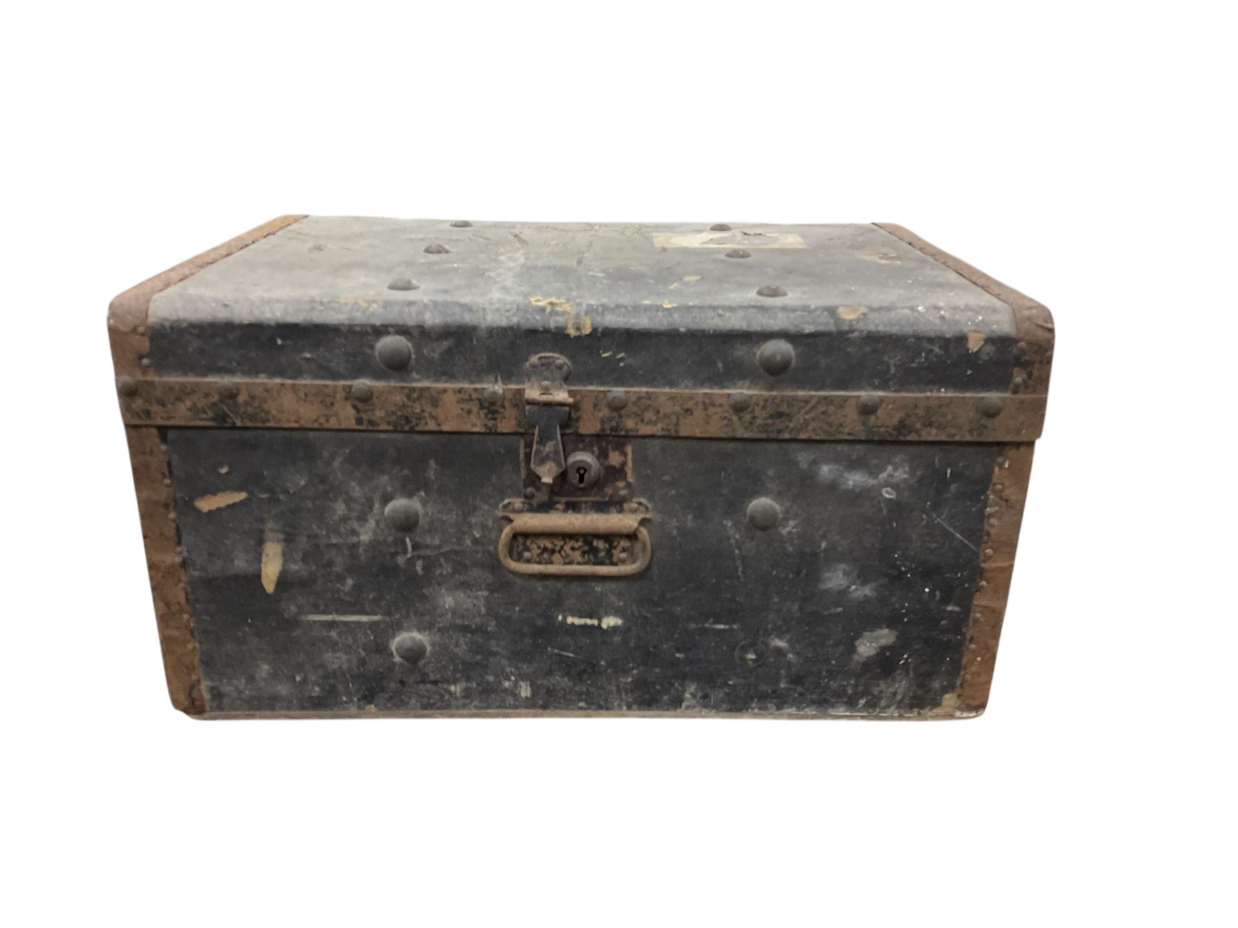 Small trunk with metal mounts, H32cm, L61cm 