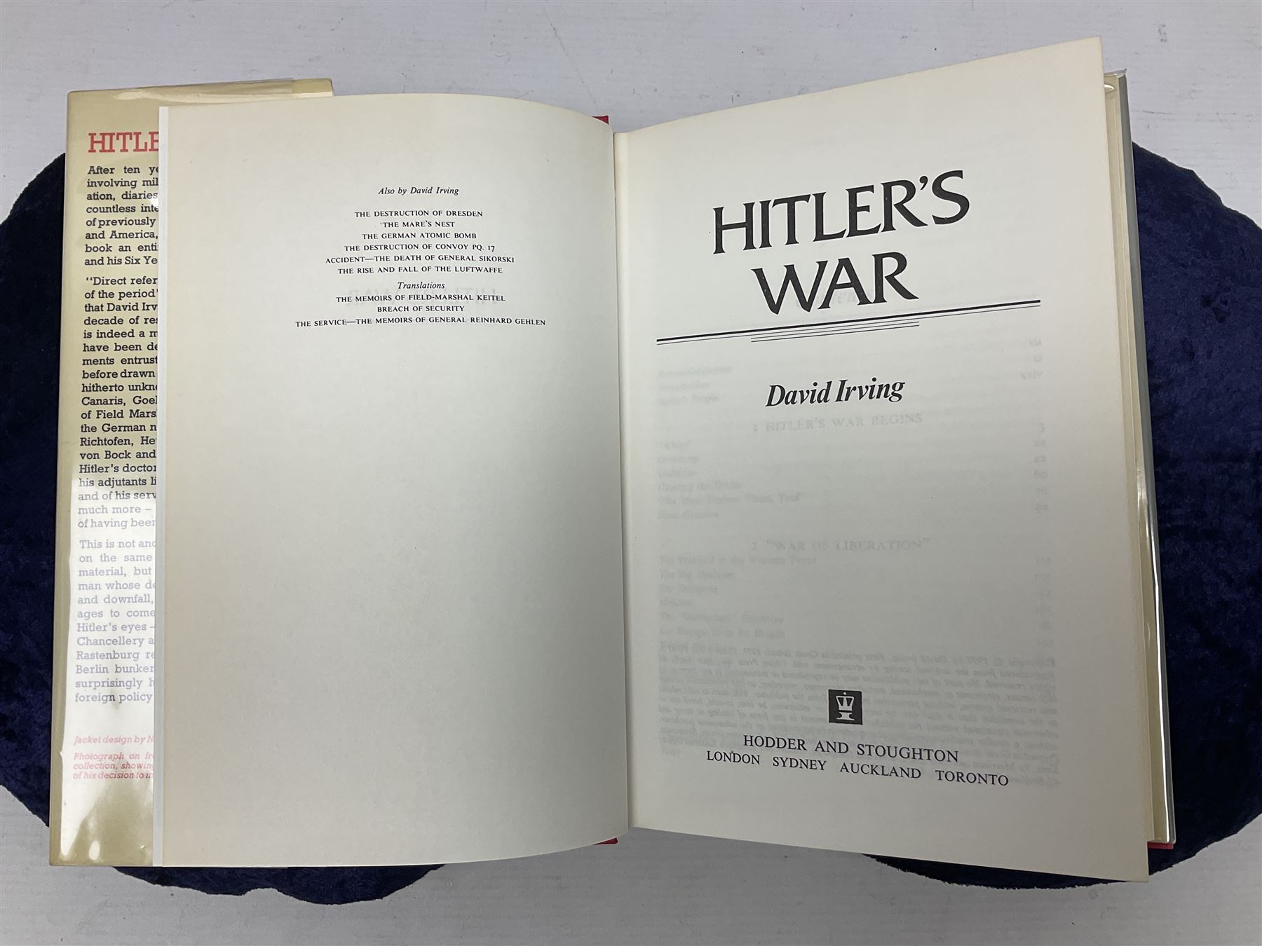Irving David: Hitler's War. 1977 First GB printing. Dustjacket.