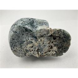 Carving of a skull in moss agate, H9cm, L12cm 