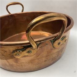 19th century circular copper pan, with twin handles, D35cm