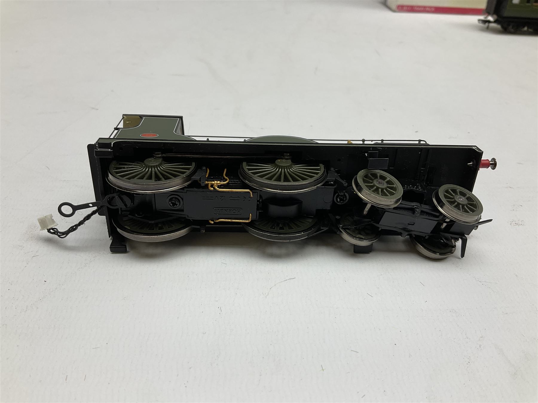 Hornby '00' gauge - 'Southern Suburban 1938' Coach Pack, DCC ready 