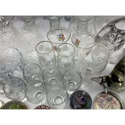 Quantity of glassware to include Mats Jonasson colour wolf paperweight, Murano dolphin and flamingo figures, Caithness Dignity and Tango paperweights, set of six Edinburgh Crystal glass tumblers, art glass dish etc