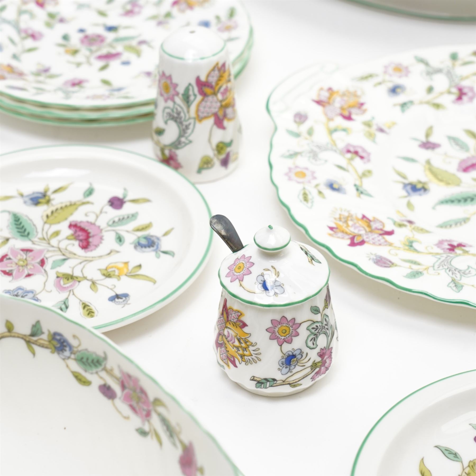 Extensive collection of Minton Haddon Hall pattern tea and dinner