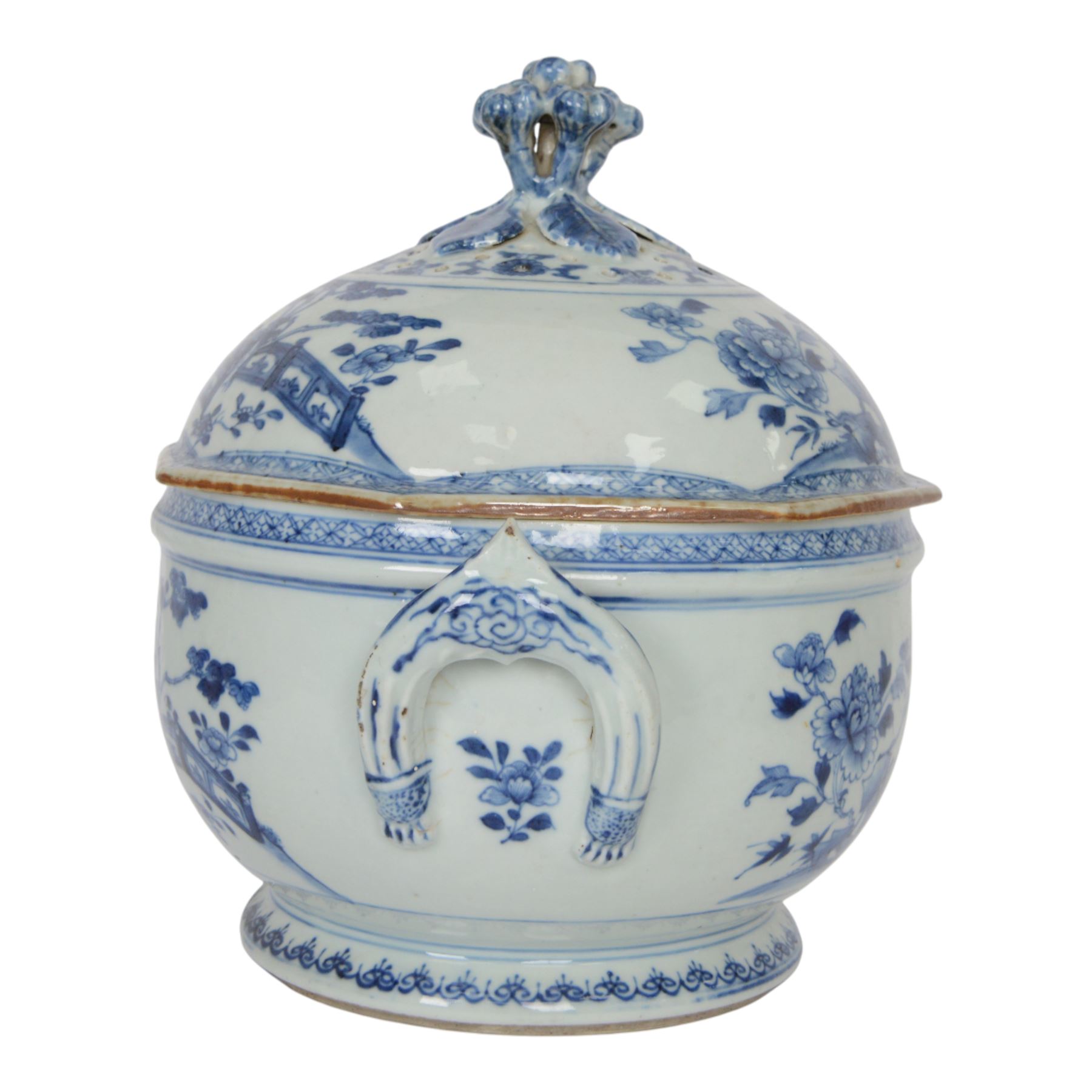Late 18th/early 19th century Chinese export blue and white tureen and cover, the body with twin curved handles, the pieced and domed cover with multi flower head finial, painted with peonies, rockwork, and fences, overall H26.5cm D22cn 
