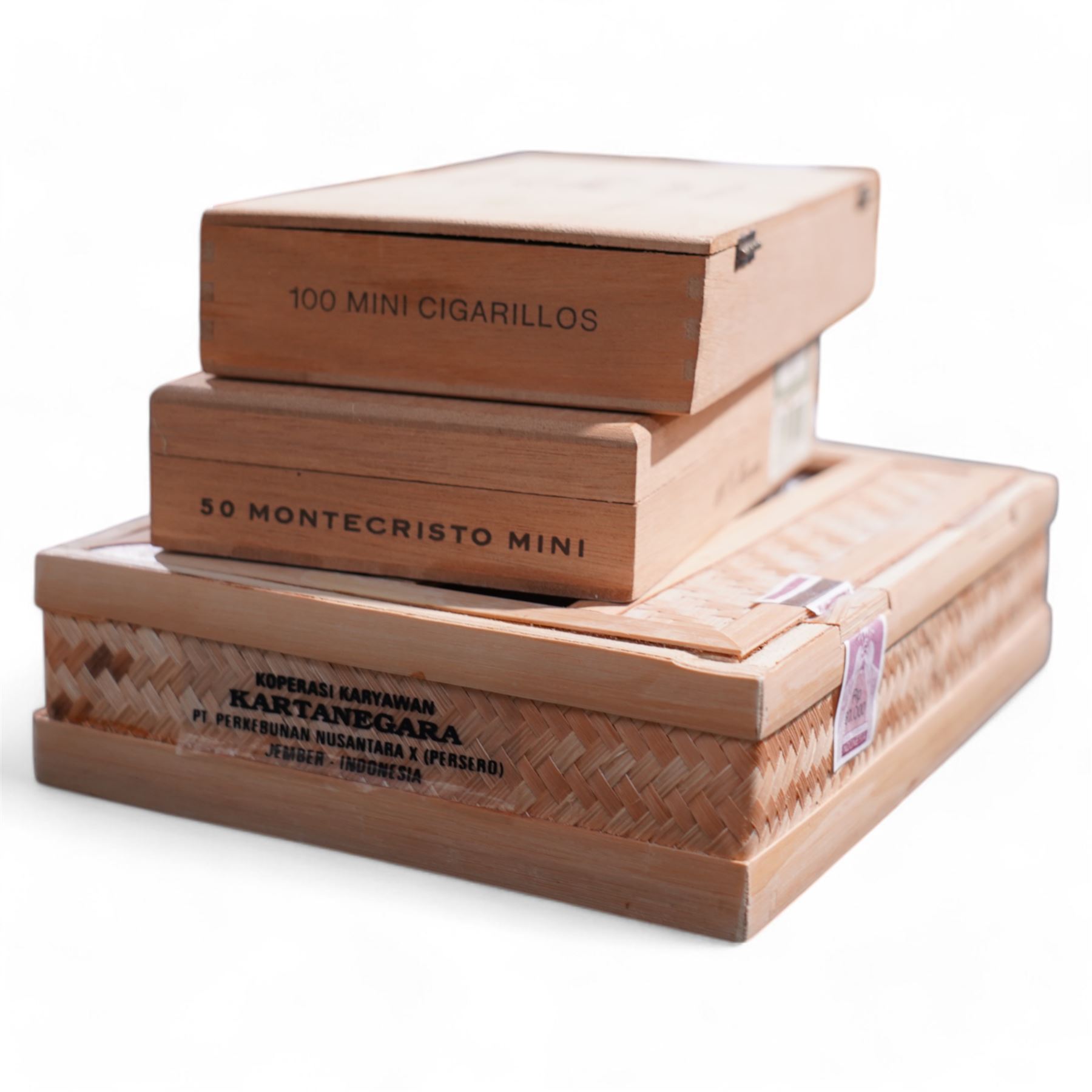 Davidoff Mini Cigarillos, Special Edition, cased, nine Romeo y Julieta cigars, four Adipati Super Corona No. 1 cigars, eight Montecristo no. 4 cigars and various mini cigars, and others, all unsealed 