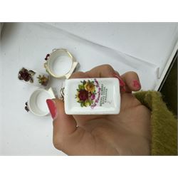 Royal Albert Old Country Roses pattern tea and dinner wares, including tiered cake stands, cake plate, napkin rings, egg cups, pierced serving platters, etc 