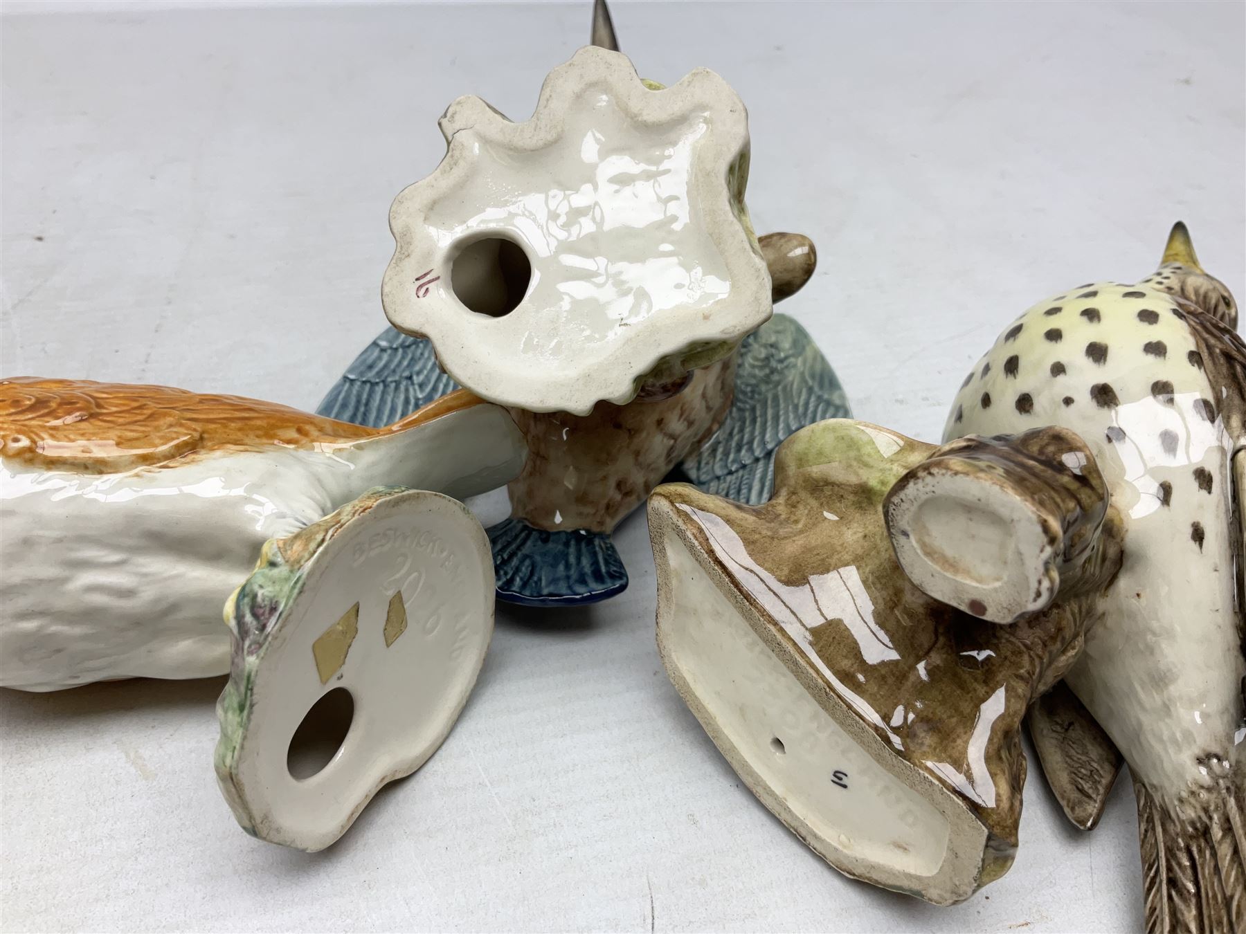 Group of Beswick figures of birds, comprising kingfisher no 2371, thrush no 2308, owl no 2026, and nine smaller bird figures to include greenfinch, wren etc