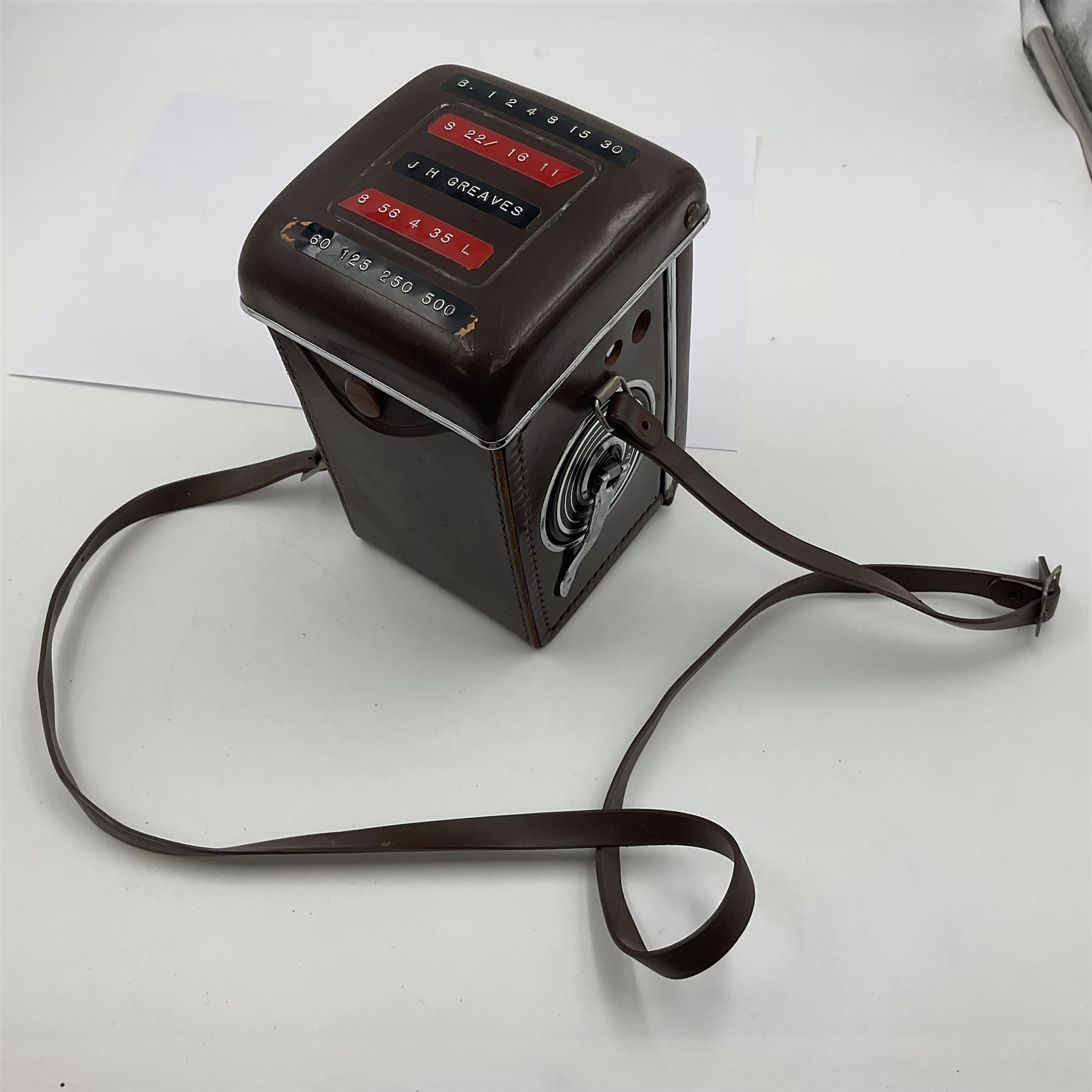 Yashica-Mat Copal MXV camera body, serial no 408717, with Yashinon 1;3.2 f=80mm' and Yashinon 1;3.5 f=80mm' lens serial no 460802, together with Yashica 635 Copal-MXV camera body serial 4080675 with Yashinon 1;3.5 f=80mm' lens serial no 229427 and 'Yashikor 1;3.5 f=80mm' lens serial no 228386