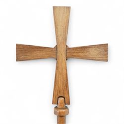 Early 20th century Arts and Crafts 6’ oak processional cross, the tapered cruciform head with circular boss, mounted on a long cylindrical octagonal shaped staff