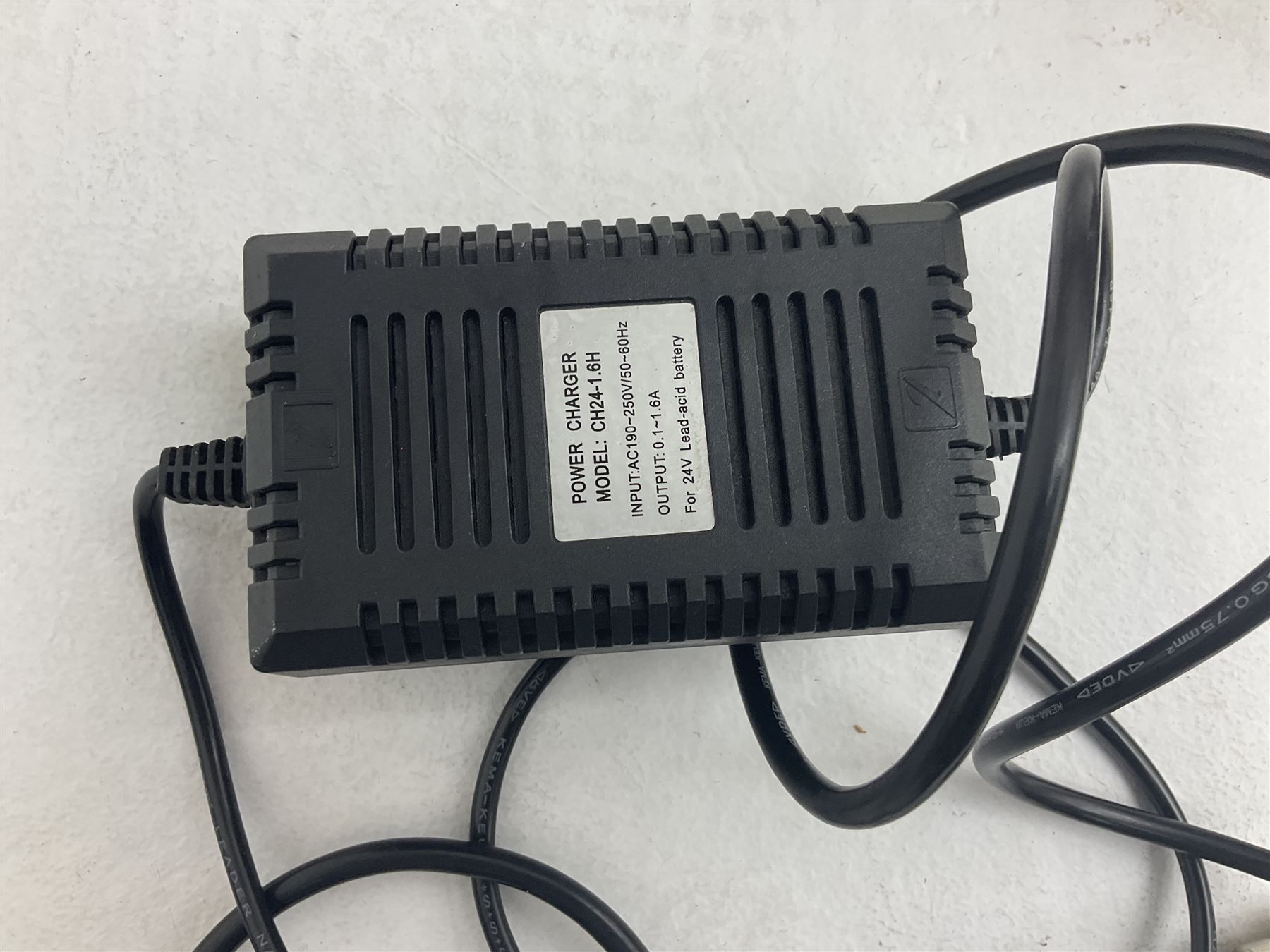 E-Scooter yellow electric 2-wheel scooter with seat and charger L106cm