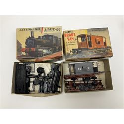 '00' gauge trackside accessories including Metcalfe kits for Platform, Goods Shed and Signal box, Superquick locomotive shed, Airfix kits for locomotive, wagons and buildings etc, Dapol Station Accessories and Turntable, six Parkside Dundas wagon kits, Hornby Footbridge etc; most boxed or packaged