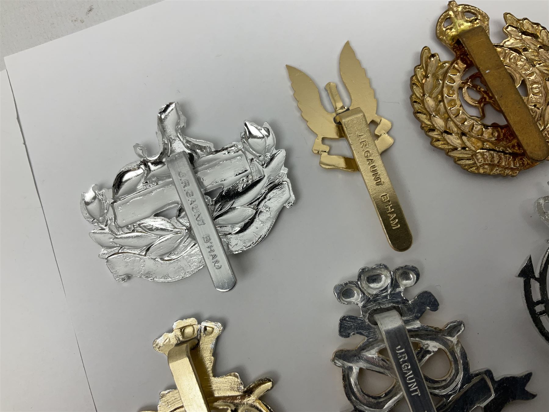 Military badges - approximately eighty predominantly staybrite glengarry, cap and collar badges and small quantity of plastic badges