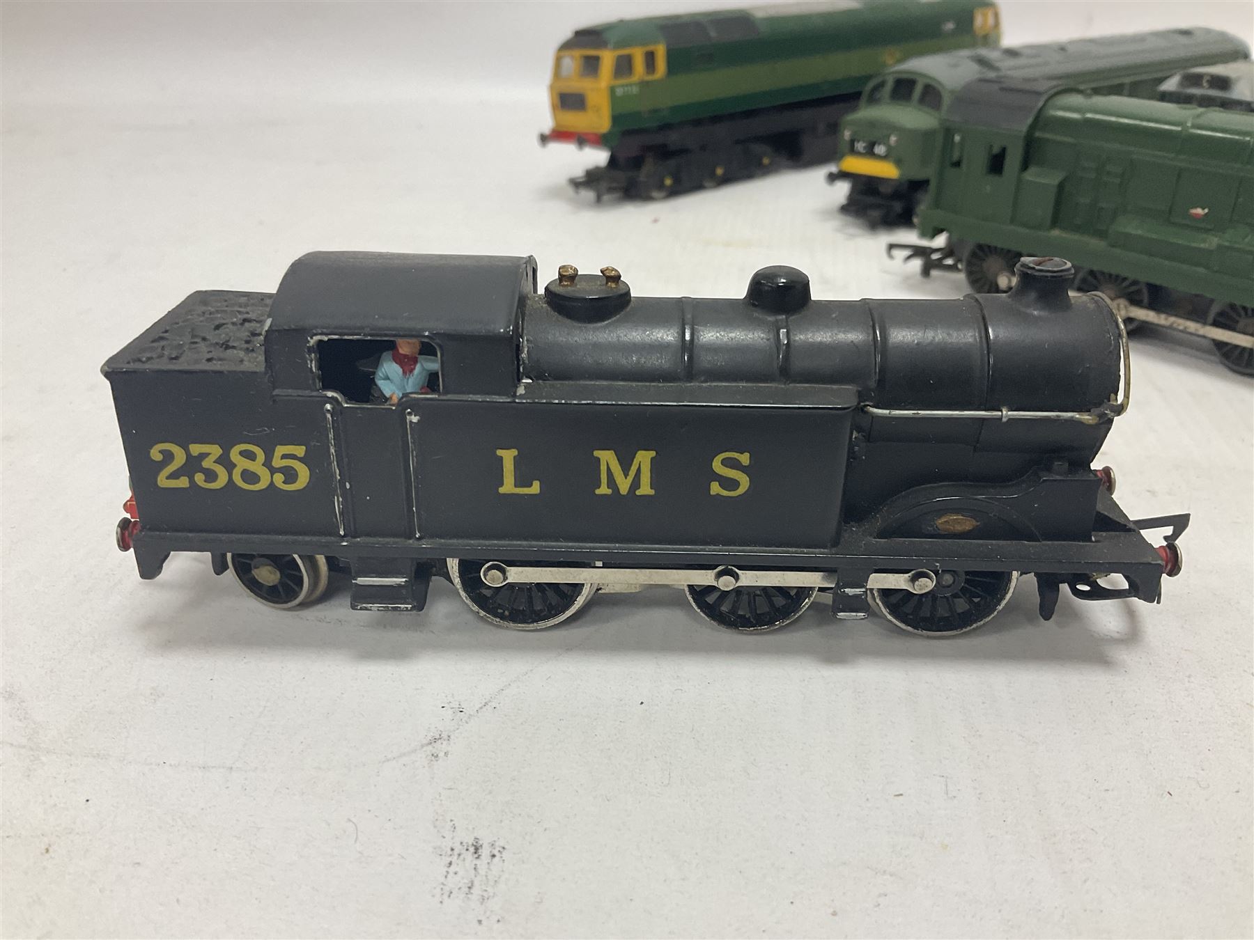 Various Makers ‘00’ gauge - eight locomotives to include G&R Wrenn Class N2 0-6-2T no.2385 in LMS black and Standard Tank Class 2-6-4 no.2679 in LMS crimson; Class 5 4-6-0 no.5112 in black livery; Mainline Railways Class 45 D49 ‘The Manchester Regiment’ in BR green; Airfix Class 31 D5531 in BR green; three further models (8)